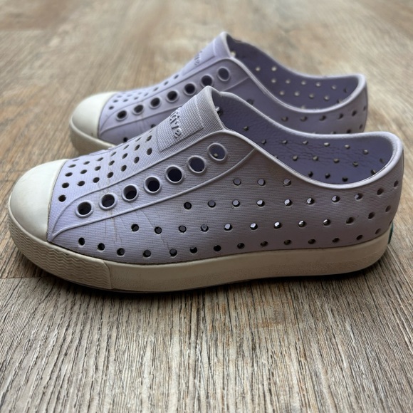 Native light purple shoe - Picture 3 of 7